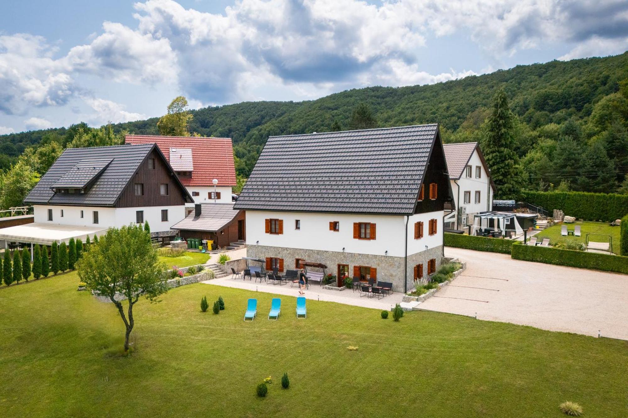 Green Lakes House Hotel Mukinje Exterior photo