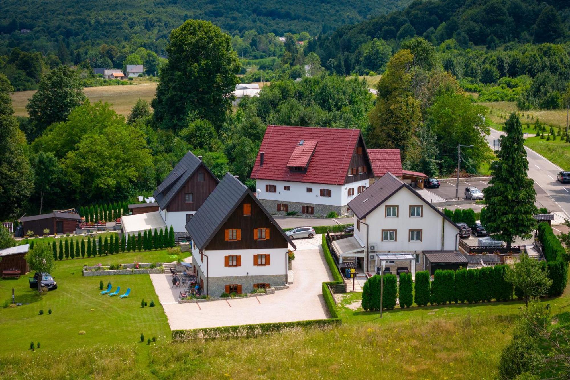 Green Lakes House Hotel Mukinje Exterior photo